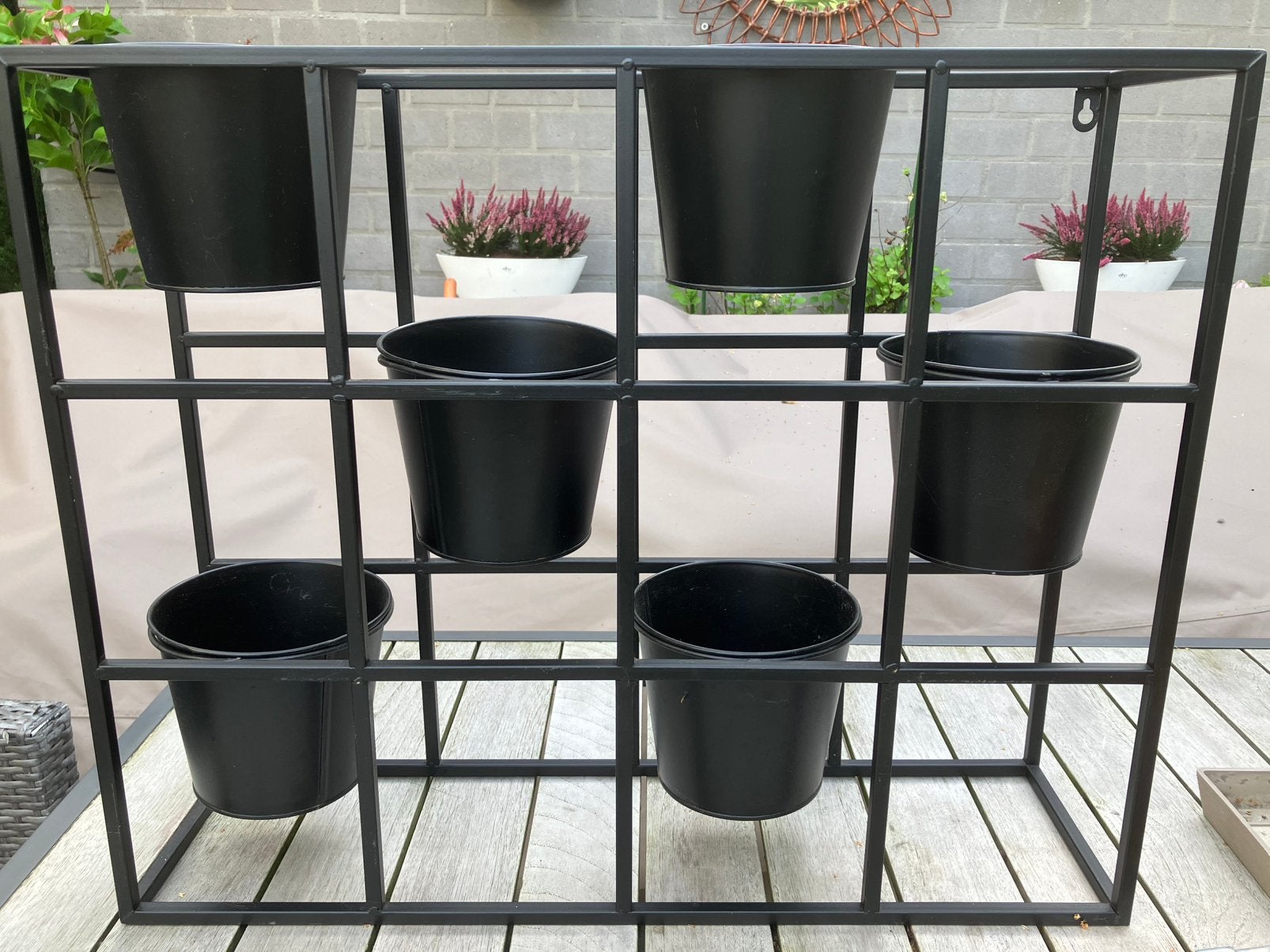 Metalen muur bloempottenrek, Ophalen, Gebruikt, Binnen, Metaal