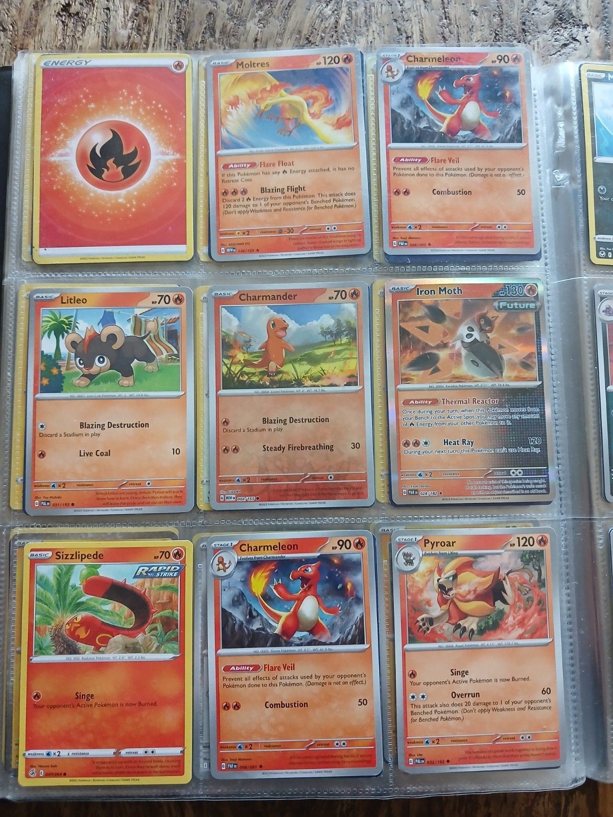 Pokémon kaarten inclusief map, Ophalen, Zo goed als nieuw, Meerdere kaarten