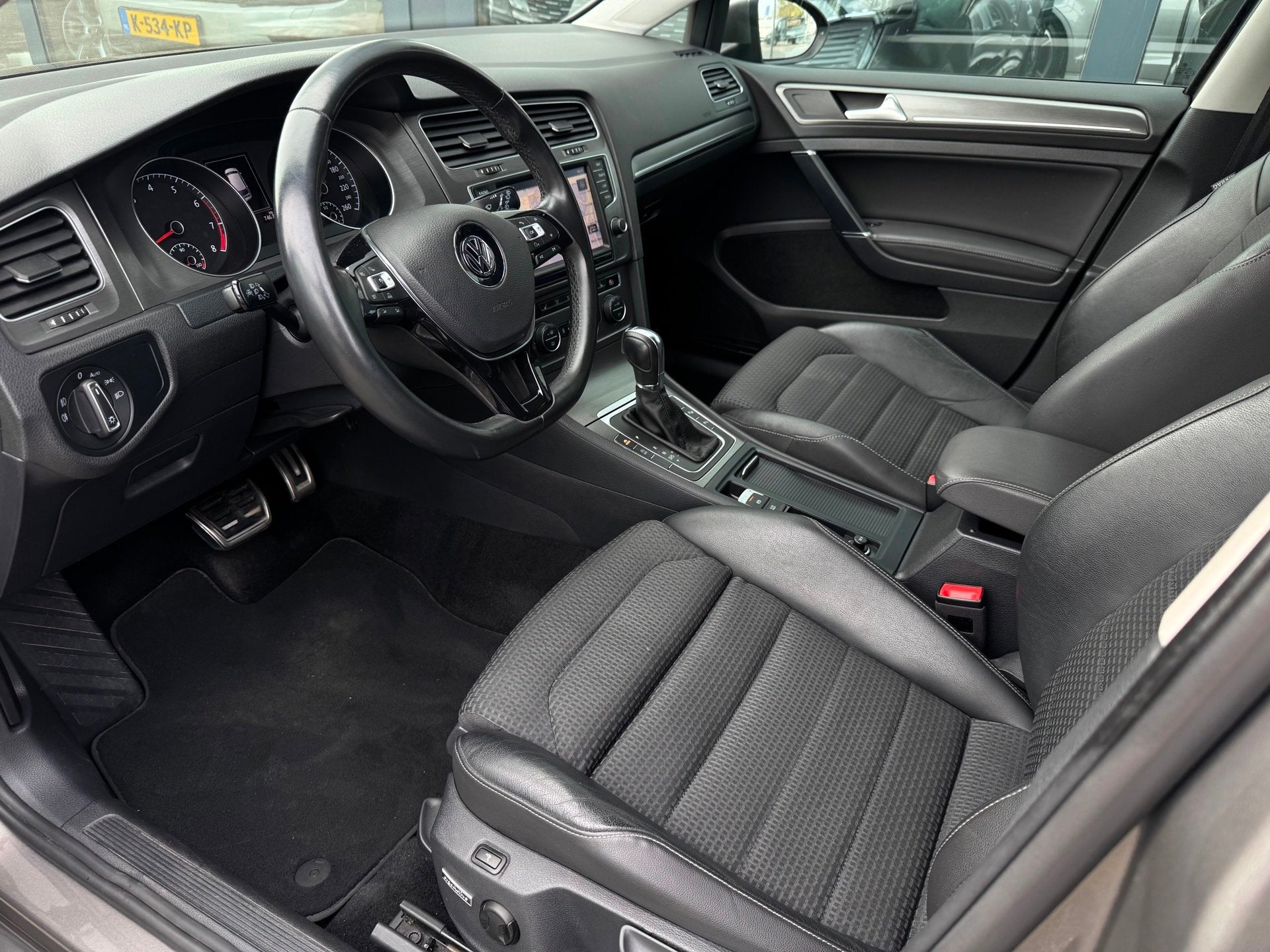 Volkswagen Golf 1.4 TSI ACT Highline, Gebruikt, Zwart, 4 cilinders, Leder en Stof
