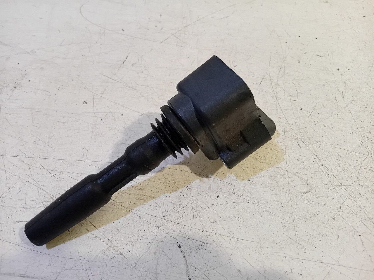 Bobine Volkswagen Passat, Onderdelen@venauto.nl, Van der Ven Autorecycling B.V., Gebruikt, Ettenseweg 76, 4706 PB Roosendaal, The Netherlands