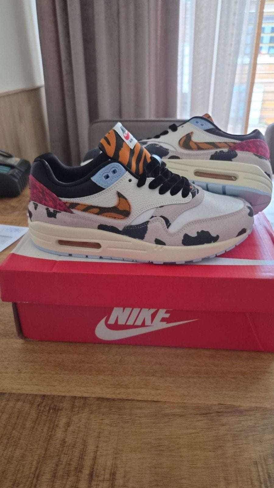 Nike Air Max 1 ’87 Great Indoors Tiger Swoosh Nieuw maat 42, Overige kleuren, Nike, Nieuw, Ophalen of Verzenden