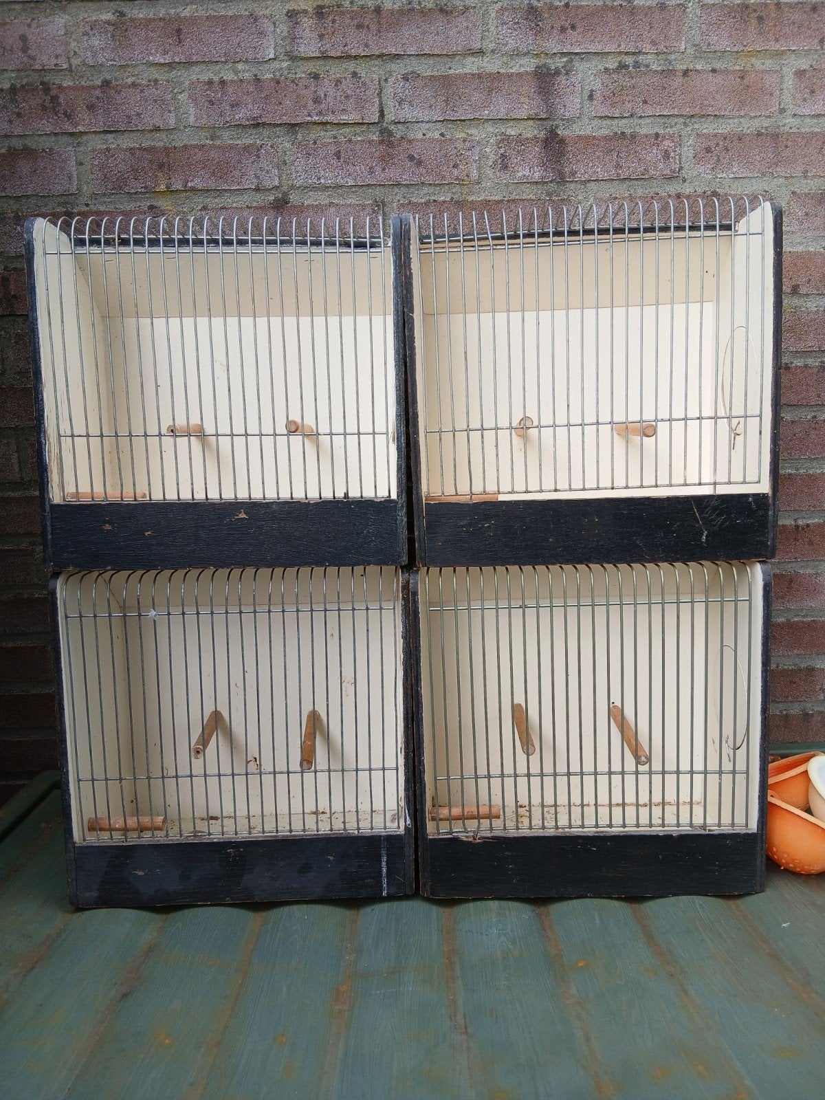 4 x tt kooi met wat drinkbakken, nestmateriaal, etcetera., Ophalen, Gebruikt, Hout, Vogelkooi