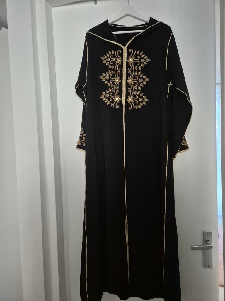 Zwarte Jelabba met gouden borduursels, Onbekend, Ophalen of Verzenden, Zo goed als nieuw