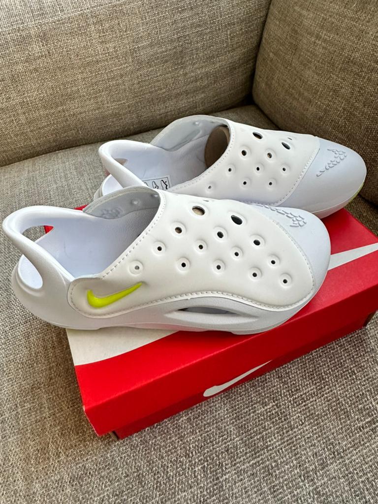 Nike, aquaswoosh kindersandalen, nieuw, maat 31, Sandalen, Wit, Ophalen of Verzenden, Zo goed als nieuw