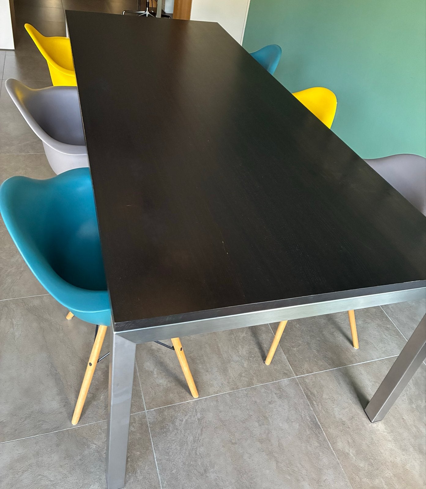 Eettafel met 6 moderne stoelen (geel, taupe, petrol), Huis en Inrichting, Tafels | Eettafels, Ophalen, Gebruikt, 200 cm of meer