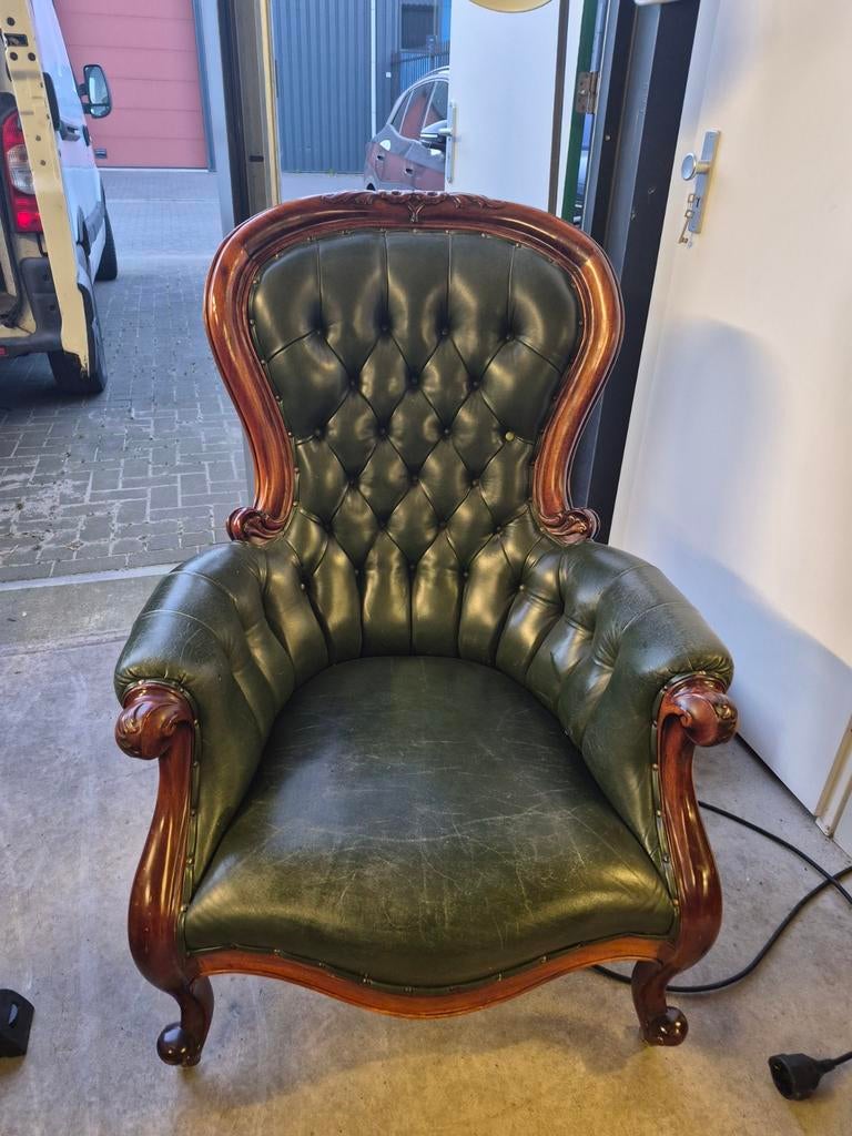 Victoriaanse lederen stoel, Ophalen