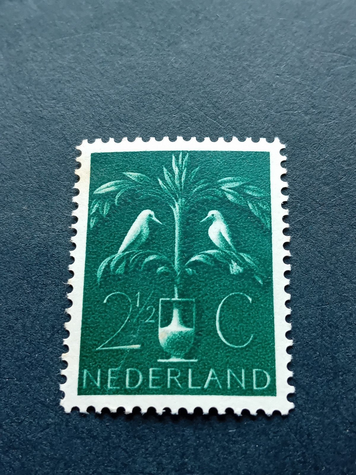 Nederland postzegel 2 1/2 C met vogels en plant, Postzegels en Munten, Postzegels | Nederland, Ophalen of Verzenden, T/m 1940
