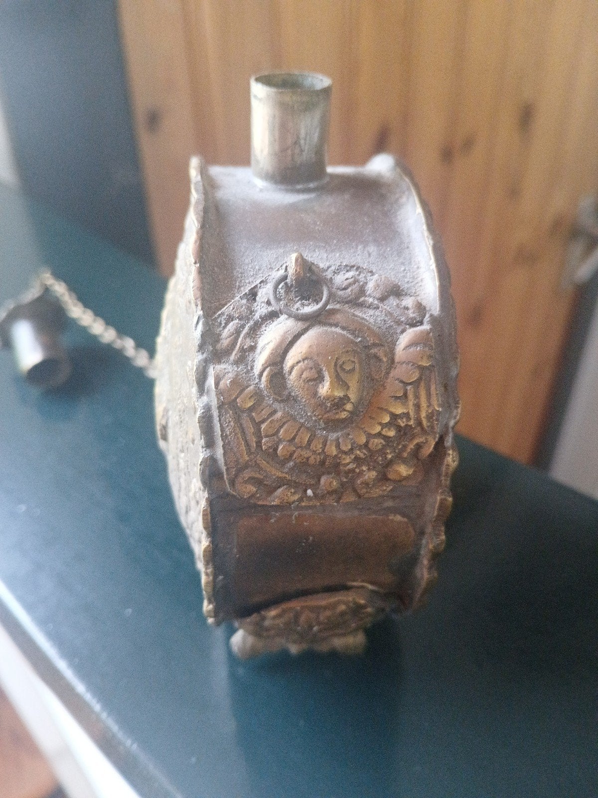 Antieke Bronzen Fles met Reliëfdecoratie, Ophalen of Verzenden