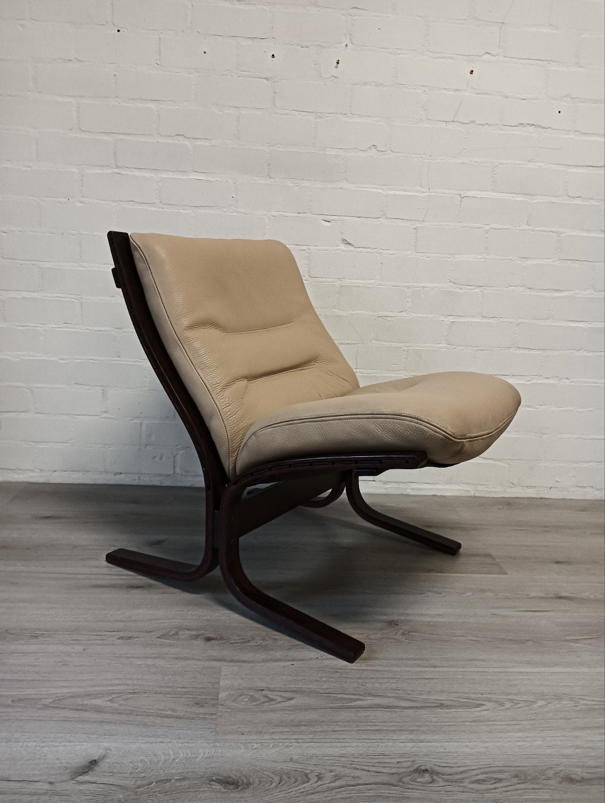 Westnofa Ingmar Relling Siesta fauteuil, beige leer, Ophalen