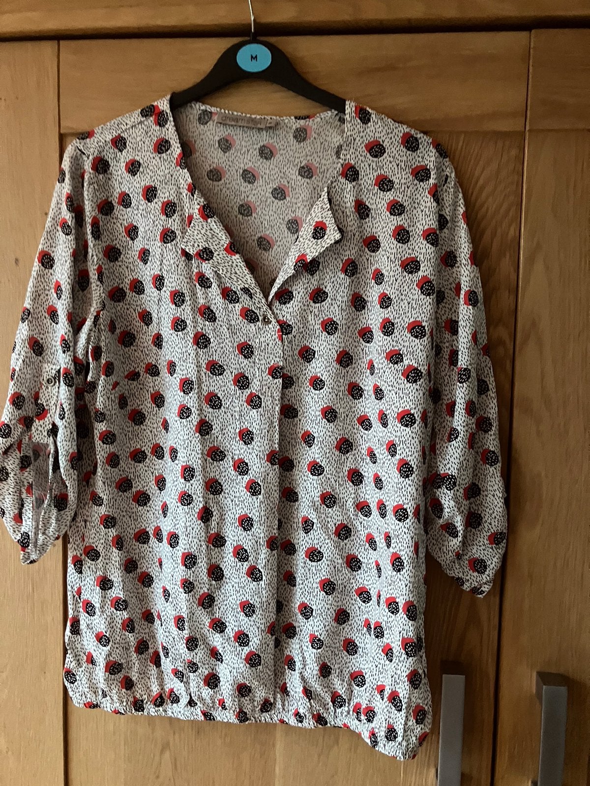 Nieuw=witte bloes rood zwart bewerkt=Dreamstar=40, Kleding | Dames, Blouses en Tunieken, Ophalen of Verzenden, Nieuw, Maat 38/40 (M)