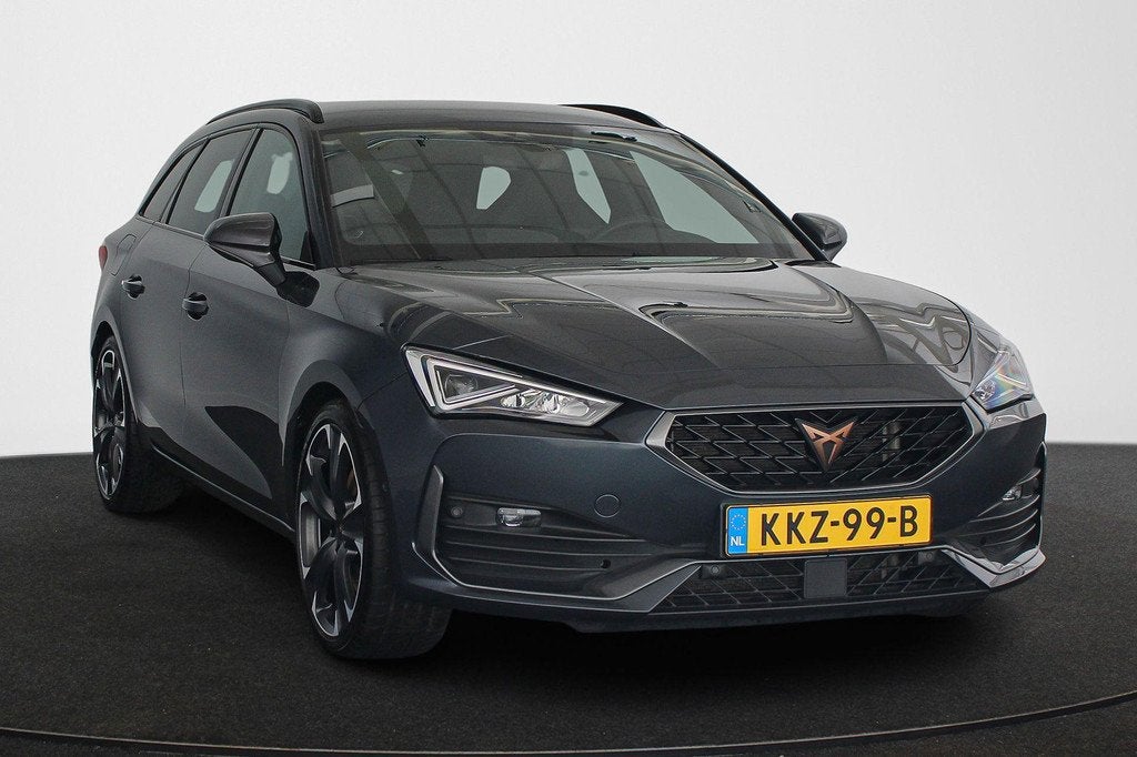 CUPRA Leon Sportstourer 1.4 e-Hybrid VZ 245 PK Stoel-Stuurve, Auto's, Cupra, Stof, Gebruikt, 4 cilinders, Leon