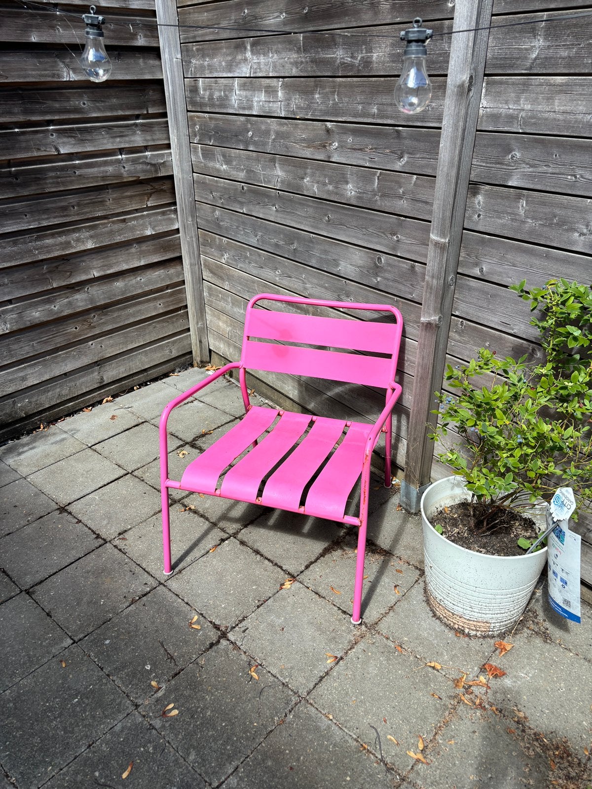Gezellige tuinstoel in roze, Ophalen, Gebruikt, Aluminium