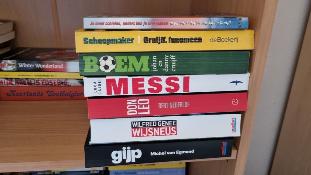 Een aantal sportboeken van oa Messi en Cruijff, Ophalen, Gelezen, Overige sporten