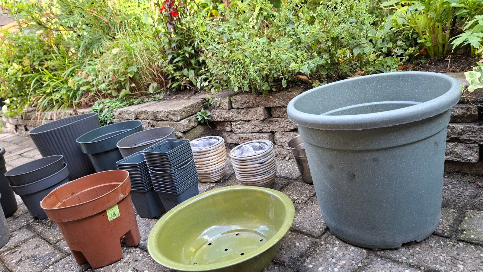 Gratis bloempotten in diverse maten en vormen, Ophalen, Kunststof, Gebruikt, Balkon