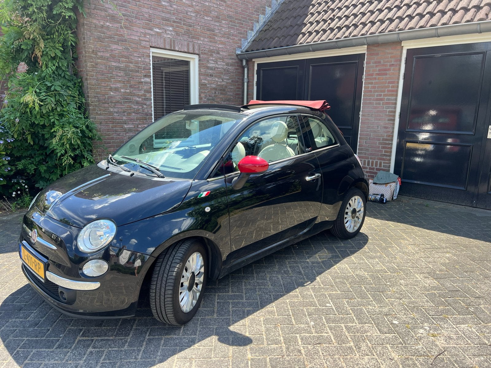 Fiat 500C 0.9 Twinair 2014 Zwart - CarPlay, Auto's, 31 €/maand, Cabriolet, Leder en Stof, Zwart