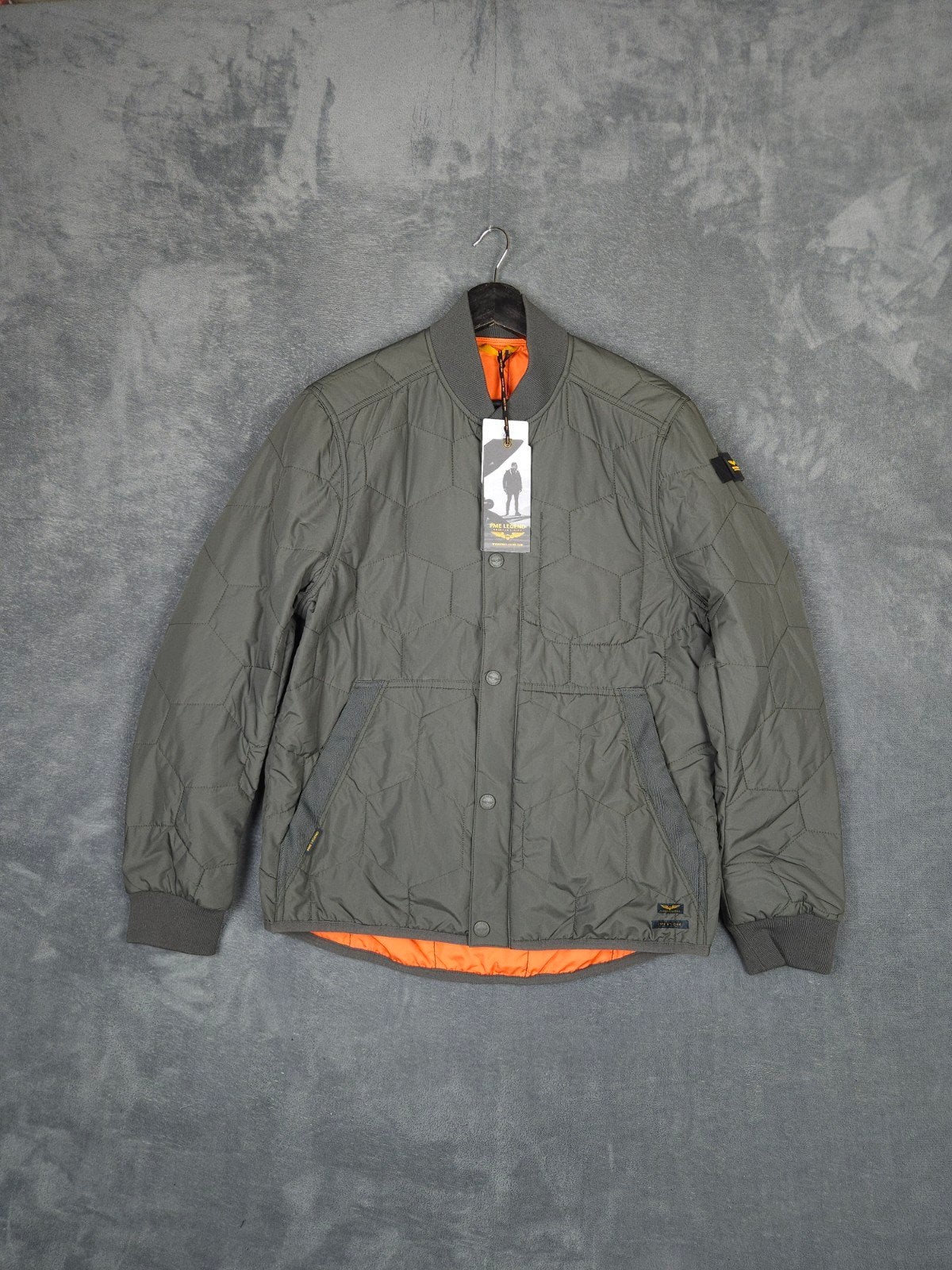 Pme Legend Jas Groen M Flyglicer Bomberjack Pall Mall

Staat, Maat 48/50 (M), ., Nieuw, Ophalen of Verzenden