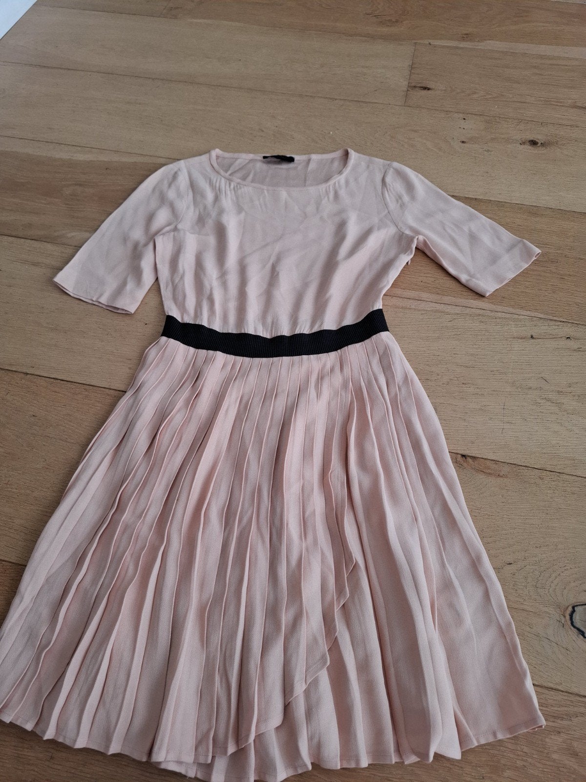 Trussardi jurk roze geplisseerd maat 42, Kleding | Dames, Maat 42/44 (L), Ophalen of Verzenden, Roze, Trussardi
