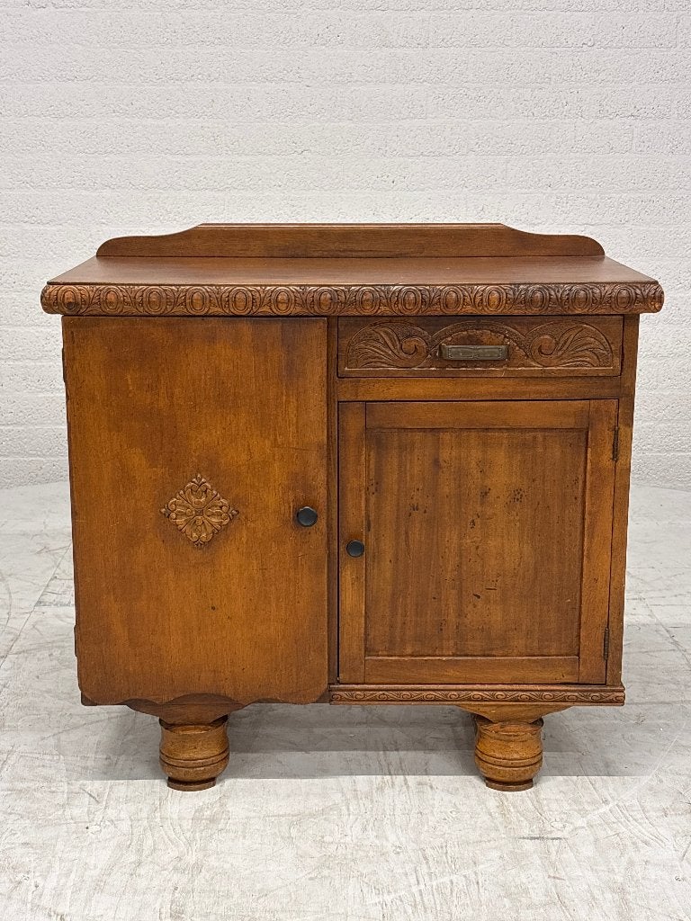 Antiek klein kastje, Huis en Inrichting, Kasten | Dressoirs, Ophalen, Gebruikt, Met deur(en), 50 tot 100 cm
