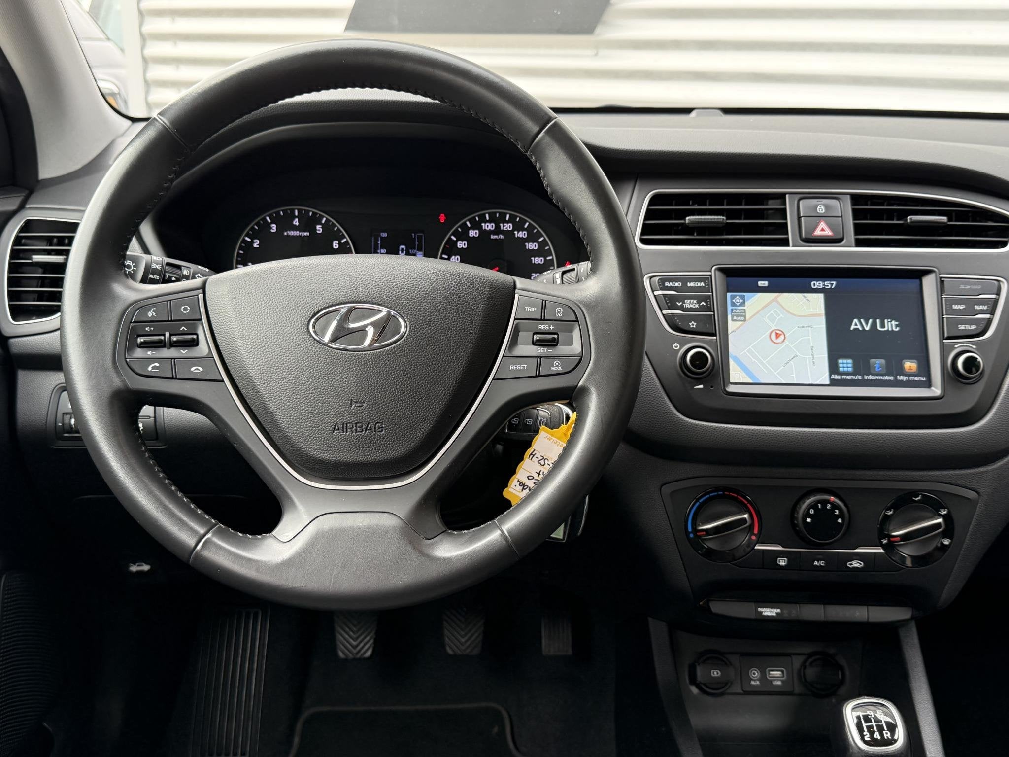 Hyundai i20 1.0 T-GDI Comfort 1e Eigenaar|Navi|Camera|PDC|Ai, Voorwielaandrijving, Gebruikt, Euro 6, Wit