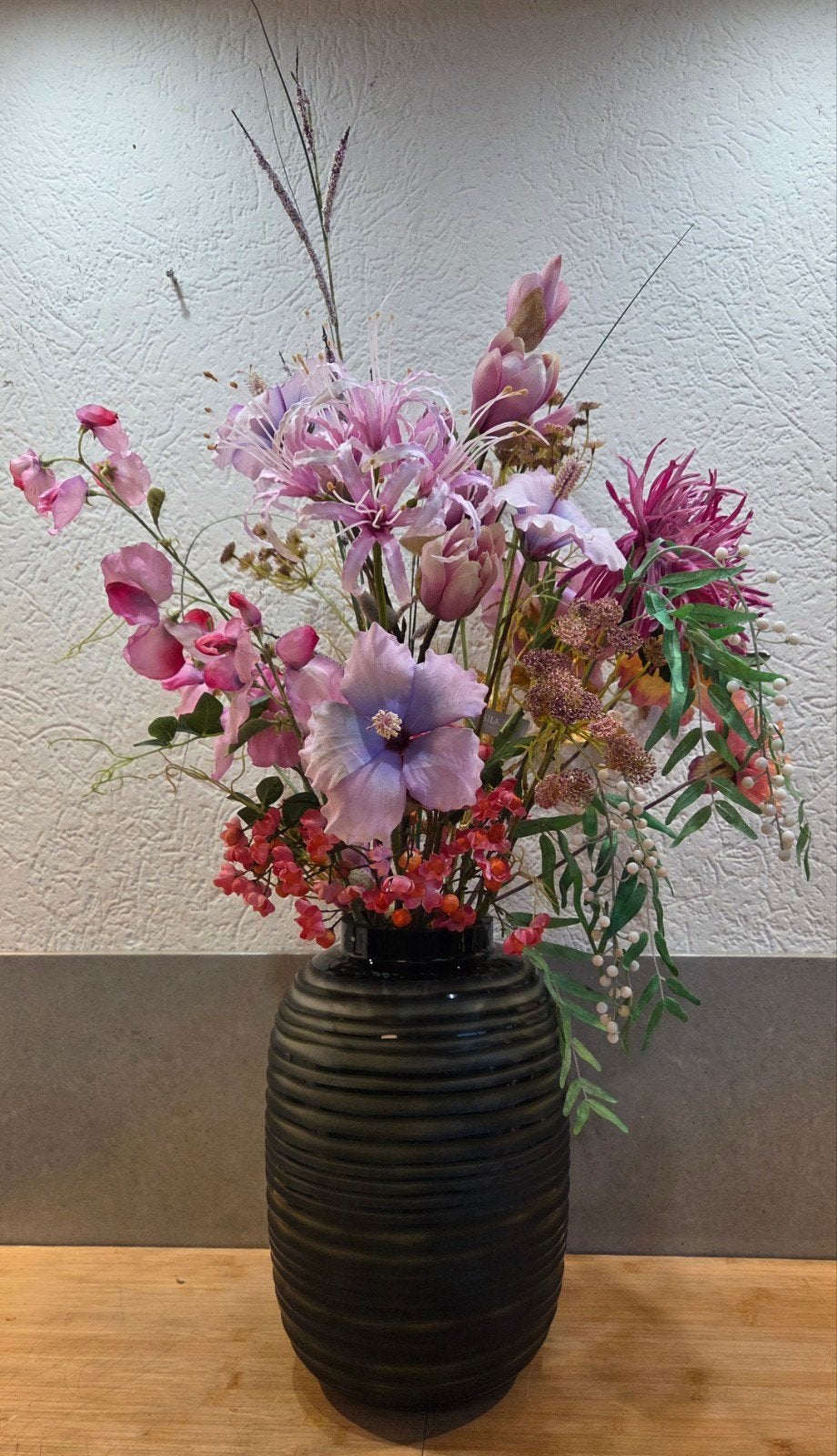 Zgn vol Silk-ka boeket met prachtige kunstbloemen in design, Huis en Inrichting, Woonaccessoires | Kunstplanten en Kunstbloemen