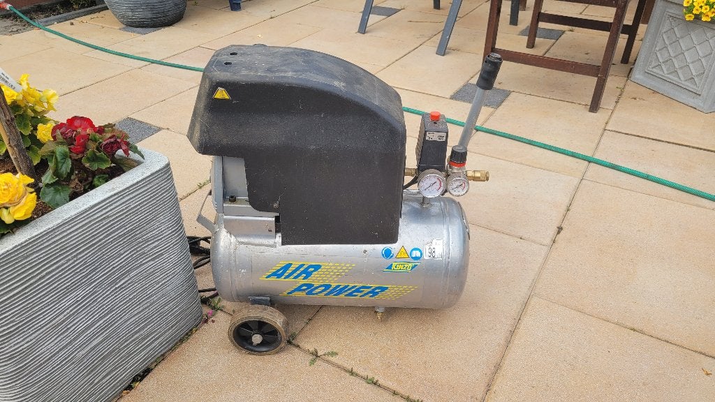 Kinzo compressor met toebehoren, 6 tot 10 bar, Ophalen of Verzenden, Zo goed als nieuw, Minder dan 200 liter/min