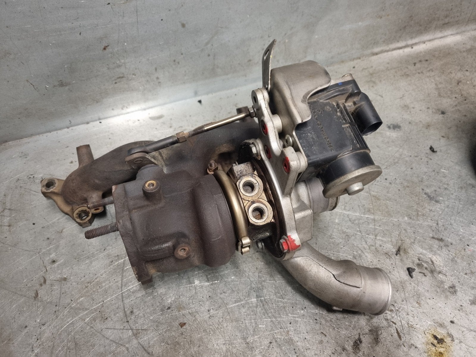 Turbo met gescheurd spruitstuk - Motor 4GFJ - Onderdelen, Ophalen of Verzenden