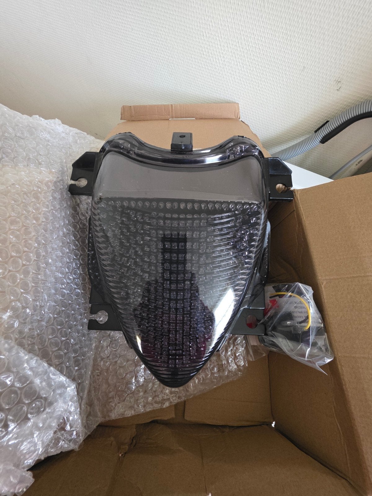 Donker achterlicht Suzuki M1800R met knipperlichten, Ophalen of Verzenden, Nieuw