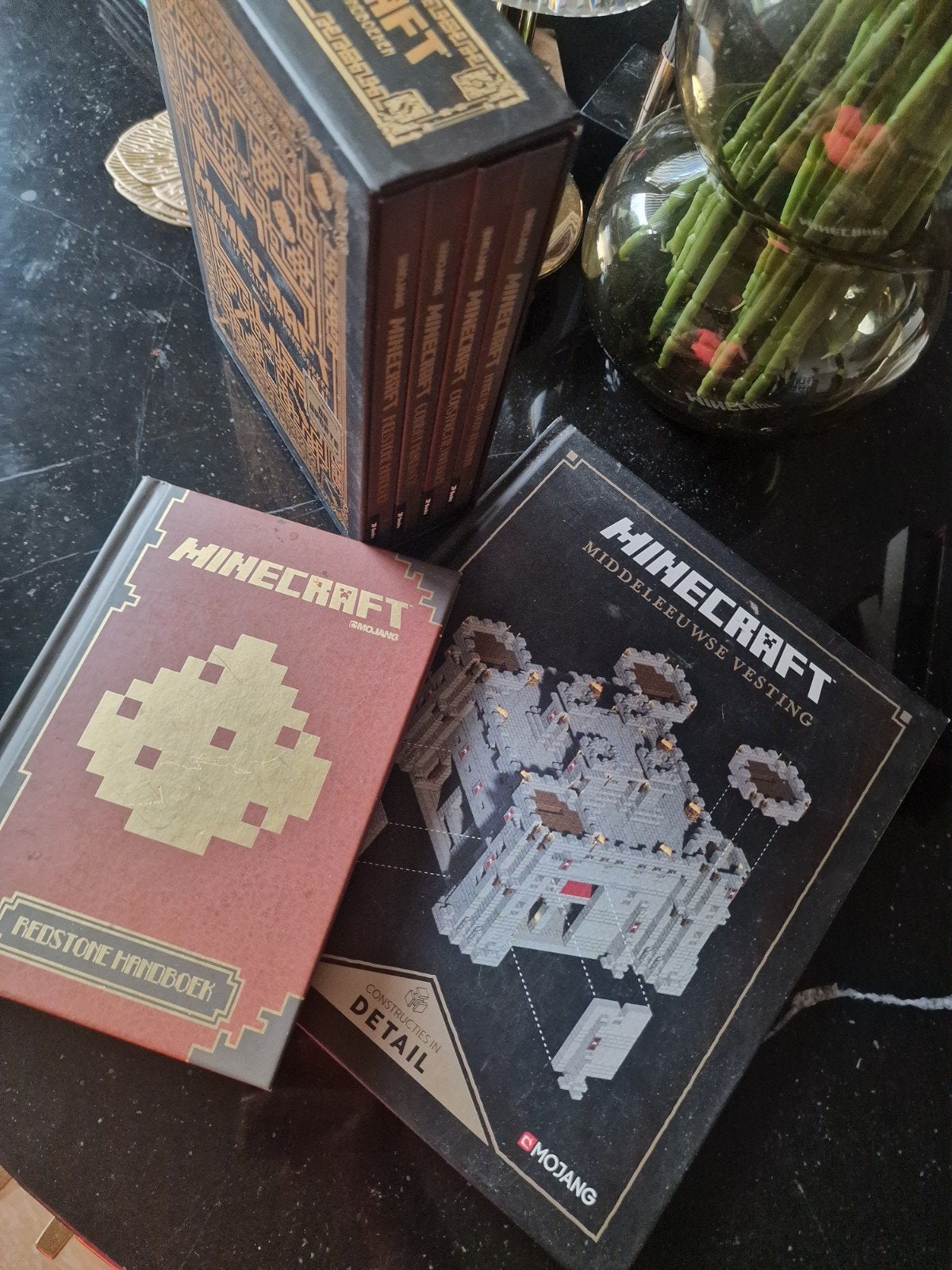 Minecraft Handboeken Collectie, Ophalen of Verzenden, Zo goed als nieuw, Mojang, Non-fictie