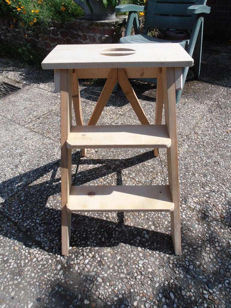 Nieuw blank houten trapje te koop, Ophalen of Verzenden, Nieuw, Minder dan 2 meter