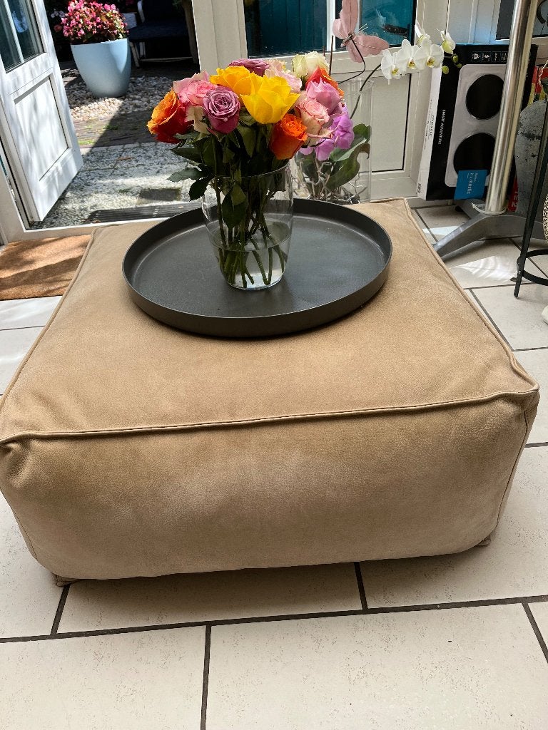 Poef suedine, Ophalen, Zo goed als nieuw, 50 tot 75 cm, Vierkant
