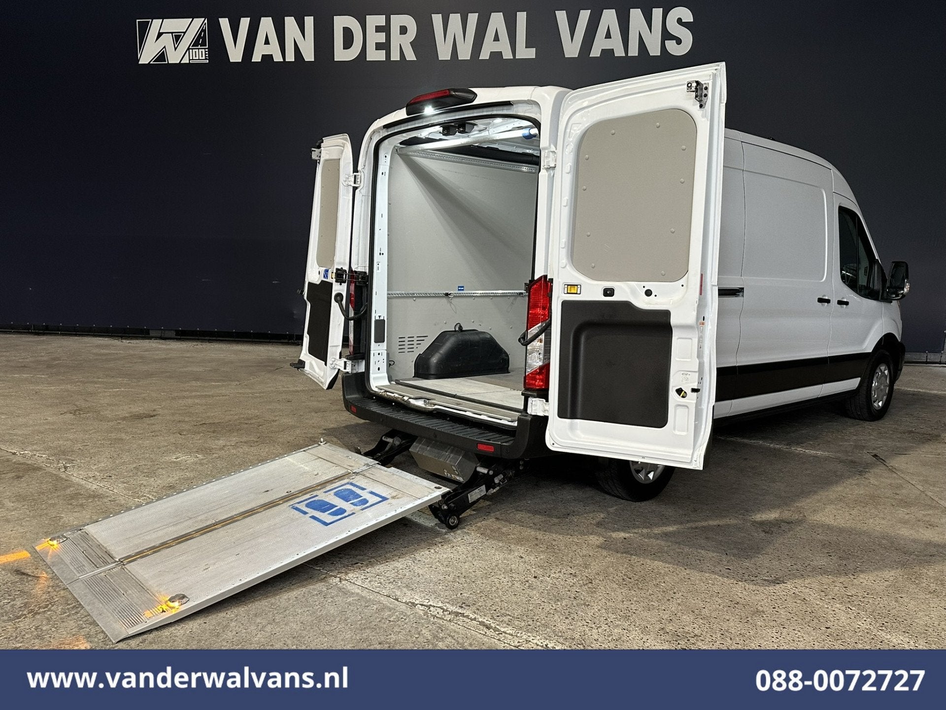 Ford Transit 2.0 TDCI 131pk L3H2 * Laadklep * Euro6 Airco |, Auto's, Bestelauto's, Voorwielaandrijving, Dealer onderhouden, Stof