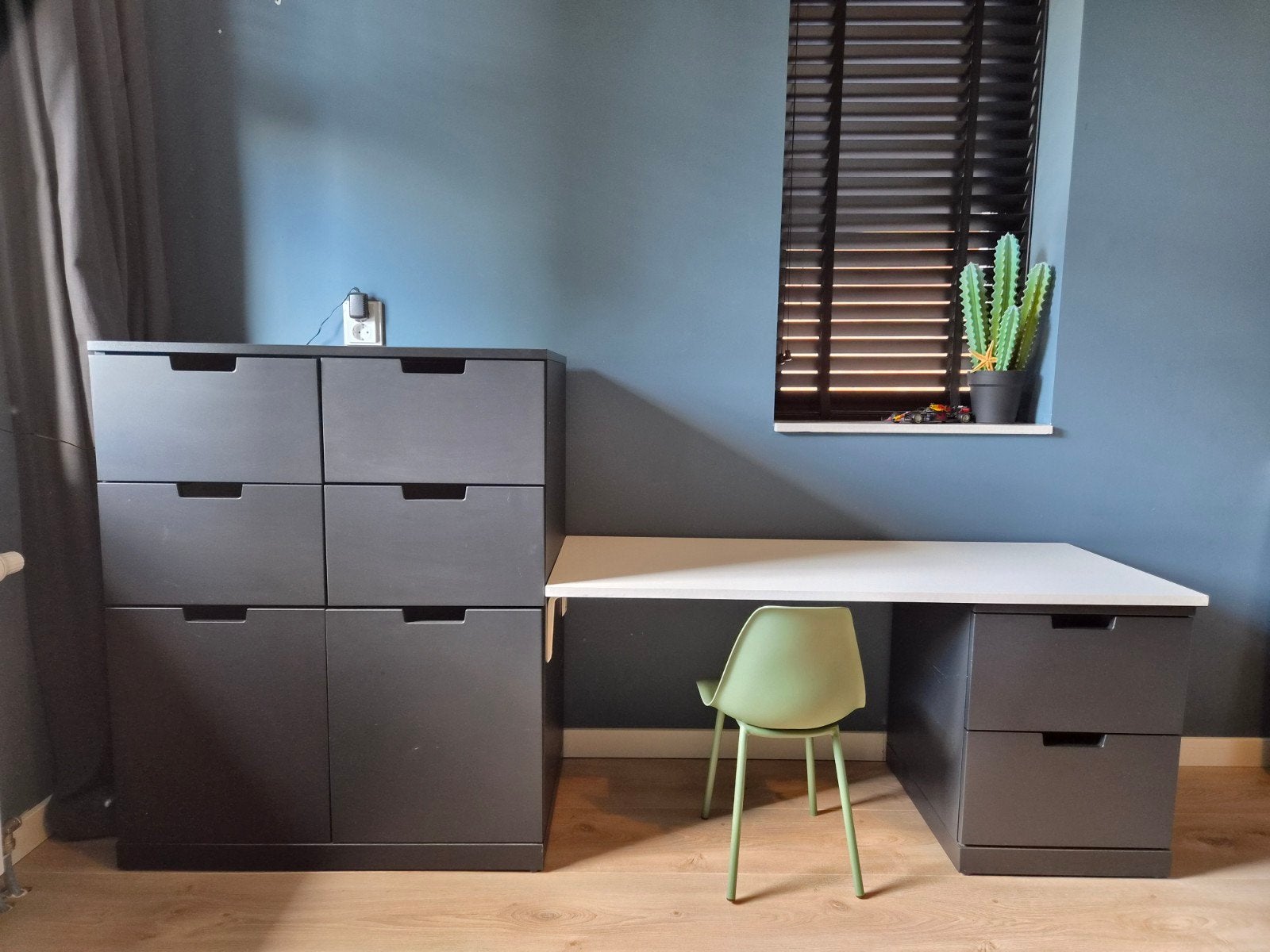Bureau voor kinderen met lades en stoeltje, Ophalen, Met lades, Gebruikt, Spaanplaat of MDF