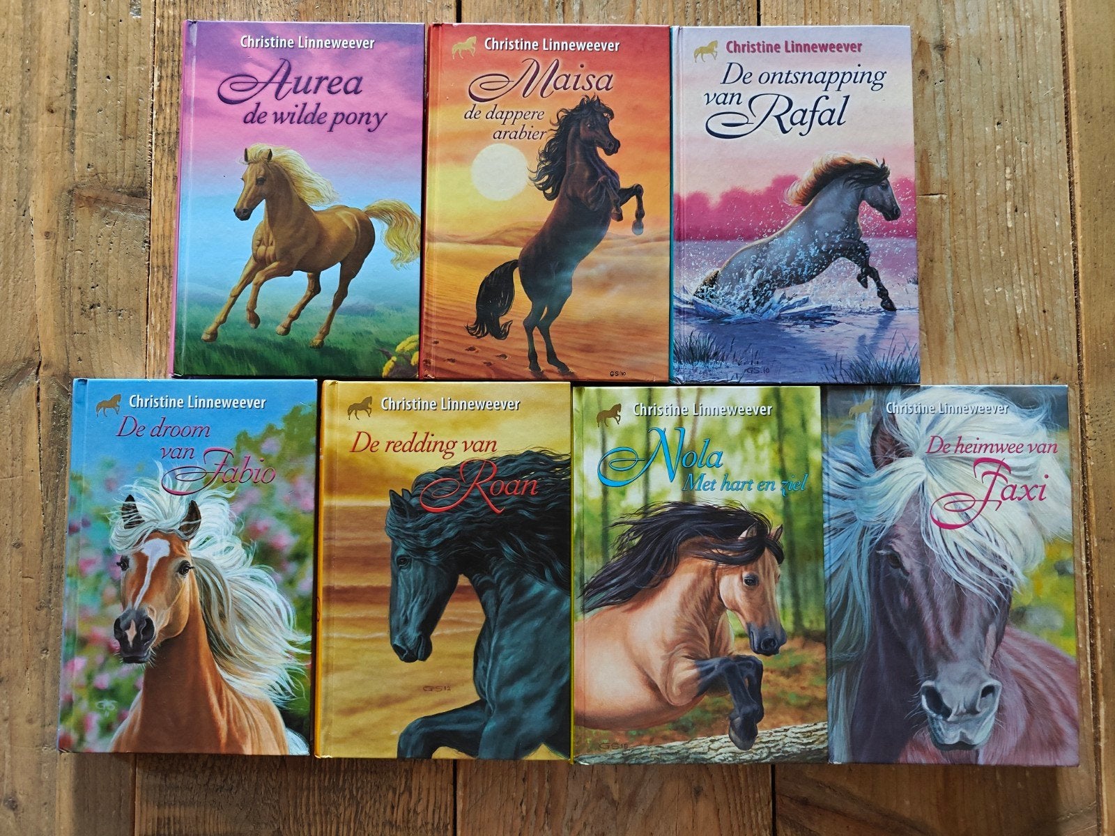 7 Delen van de: Gouden paarden serie., Boeken, Ophalen of Verzenden, Zo goed als nieuw