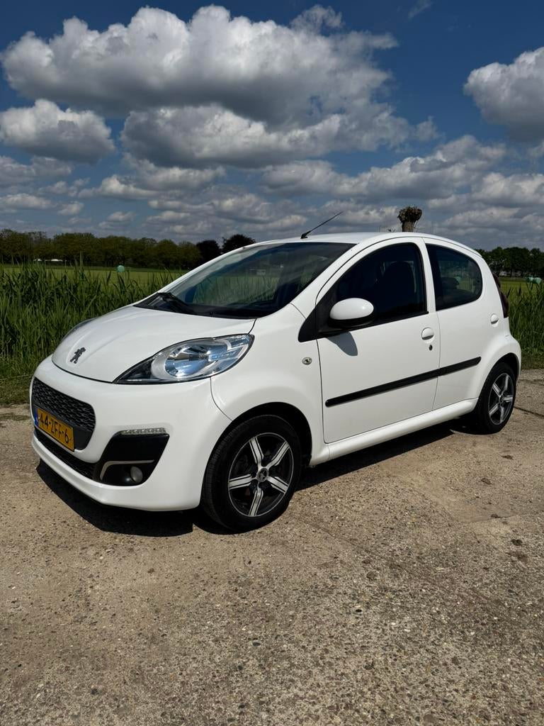 Nette Peugeot 107, 1.0 5DR 2012 Wit/Airco/NAP/LM velgen, Voorwielaandrijving, Euro 5, Stof, Zwart