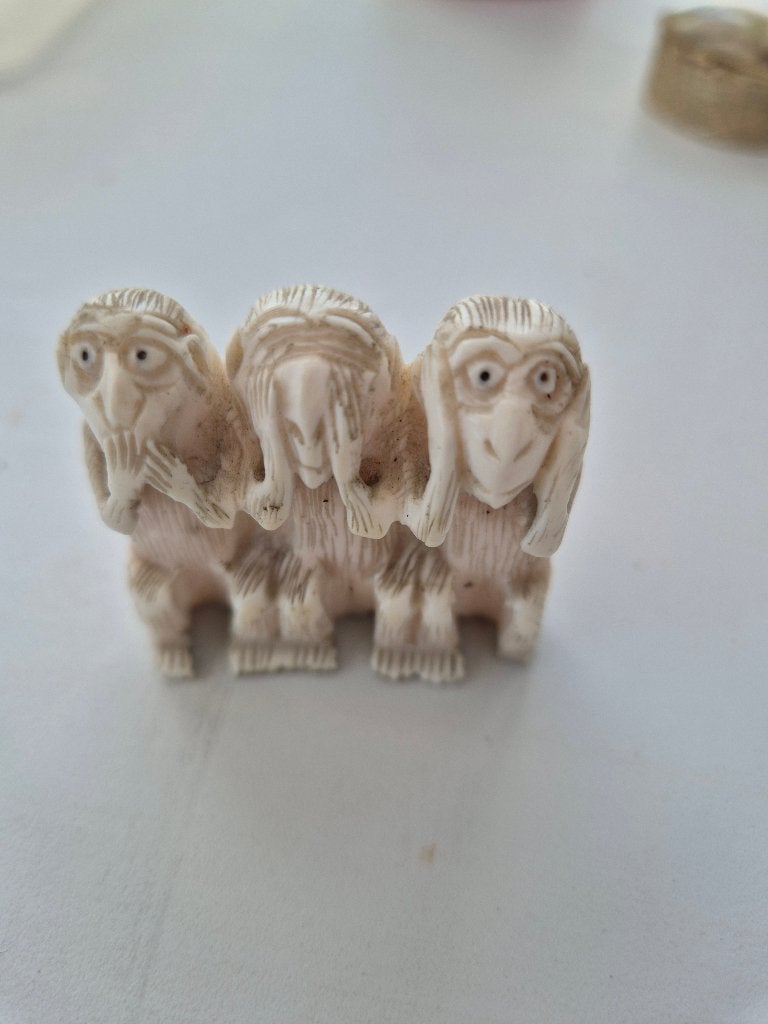 Oud klein wit horen , zien en zwijgen Aapjes., Ophalen of Verzenden, Gebruikt, Dier