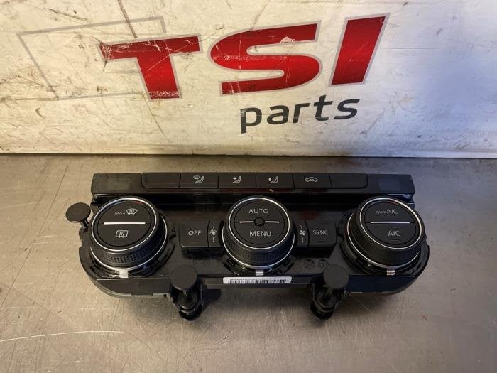 Kachel Bedieningspaneel van een Volkswagen Golf, Gebruikt, -, Volkswagen, -