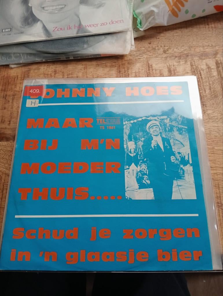 Johnny Hoes - maar bij mn moeder thuis, Ophalen of Verzenden, Zo goed als nieuw, Overige formaten, Levenslied of Smartlap