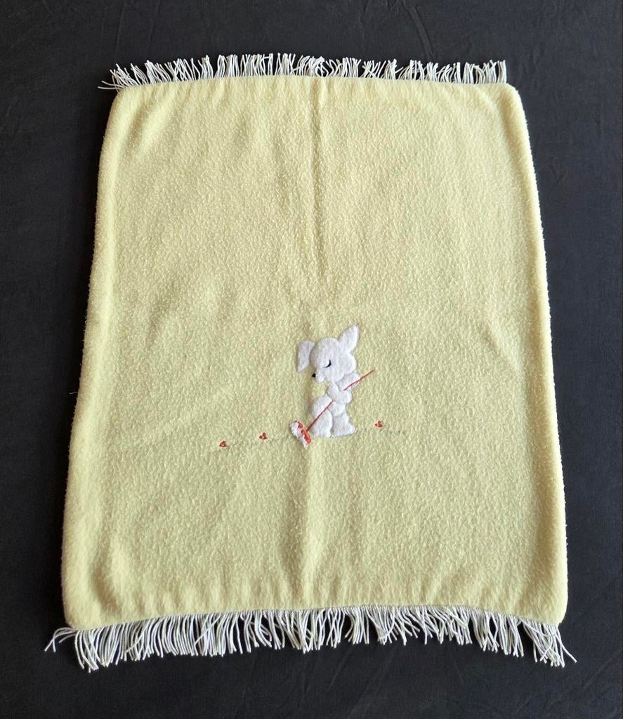 Vintage babydekentje met konijnmotief, Ophalen of Verzenden, Gebruikt, Deken
