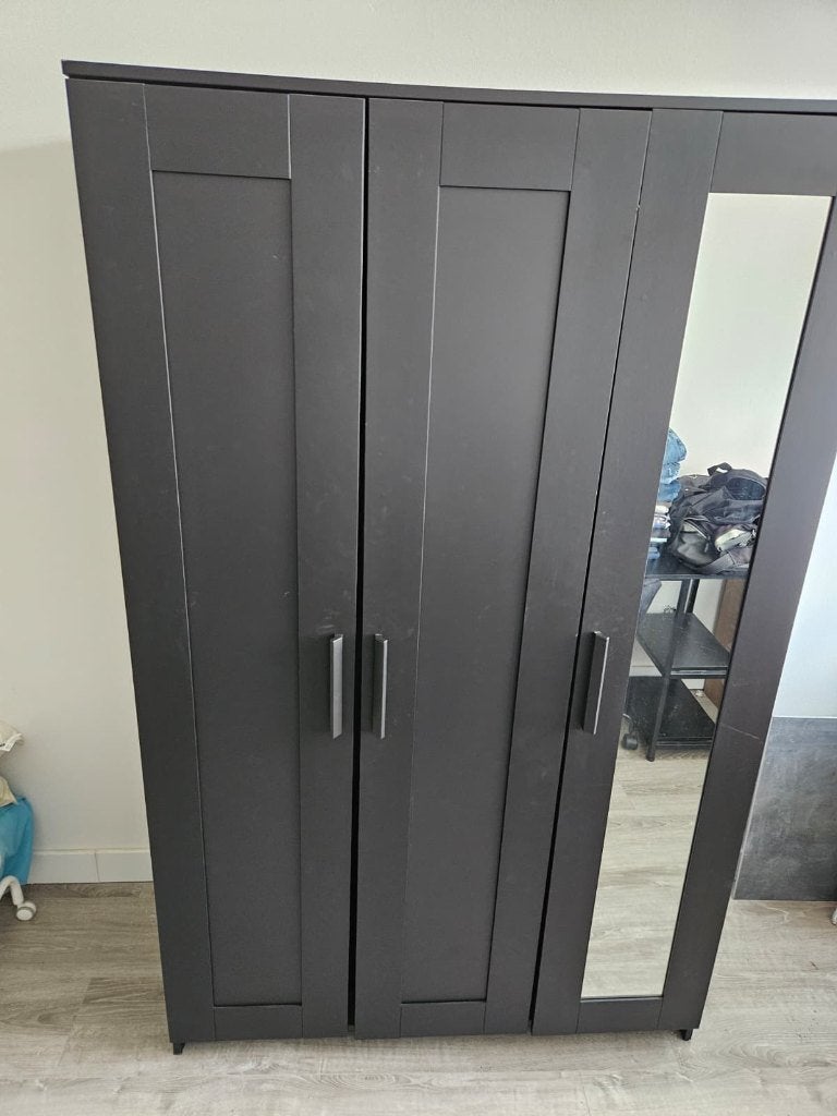 Mooie Zwarte 3-Deurs Kledingkast met Spiegel – Ruim & Stevig, Huis en Inrichting, Ophalen, 100 tot 150 cm, 200 cm of meer, Zo goed als nieuw