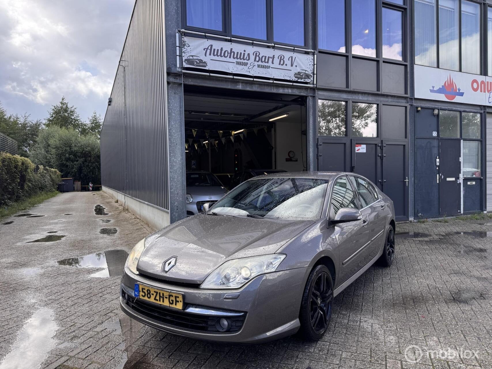 Renault Laguna 2.0 16V Dynamique Airco! Xenon! Nieuwe APK! N, Auto's, Laguna, Gebruikt, Zwart, 4 cilinders