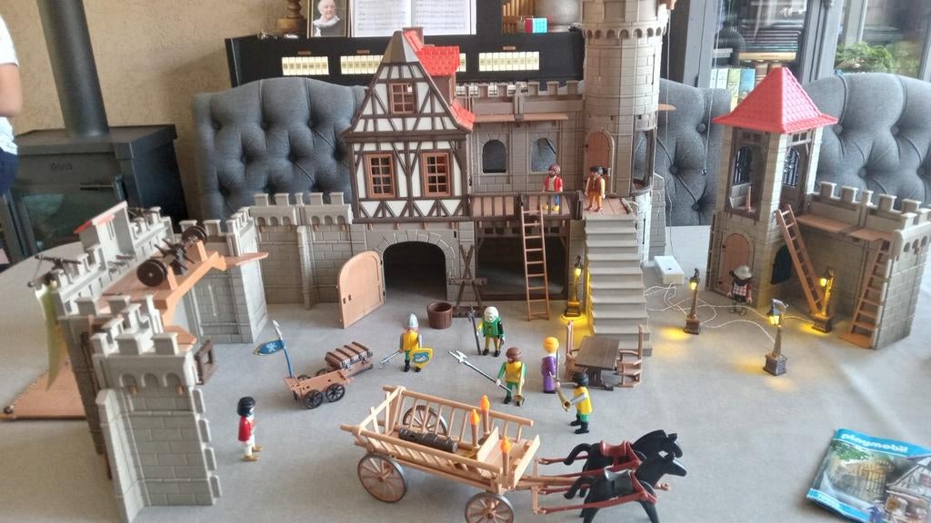 Uniek Playmobil Kasteel Vintage History met bakkerij en huis, Ophalen, Zo goed als nieuw, Complete set