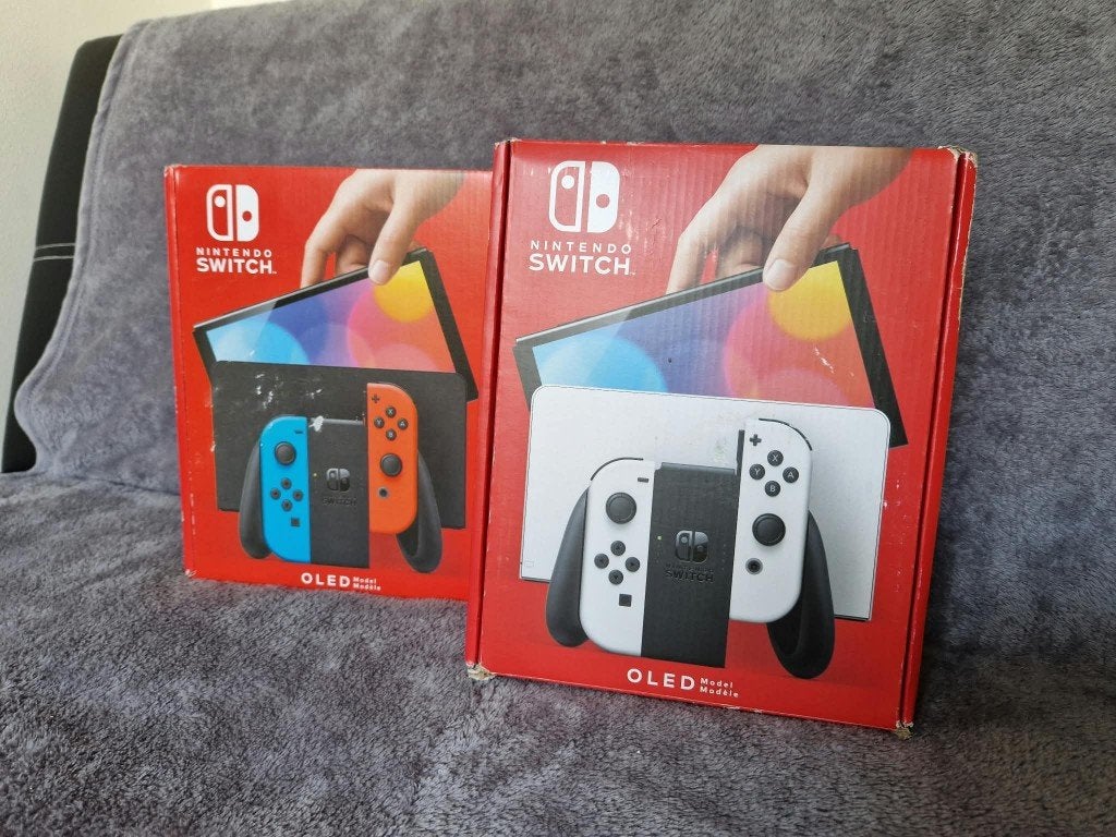 2x Nintendo Switch Oled zwart + wit, Ophalen of Verzenden, Gebruikt, Met 2 controllers, Switch OLED