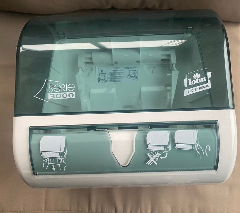 Lotus Serie 3000 Handtowel Dispenser. Nieuw., Ophalen of Verzenden, Nieuw, Overige merken, Overige typen