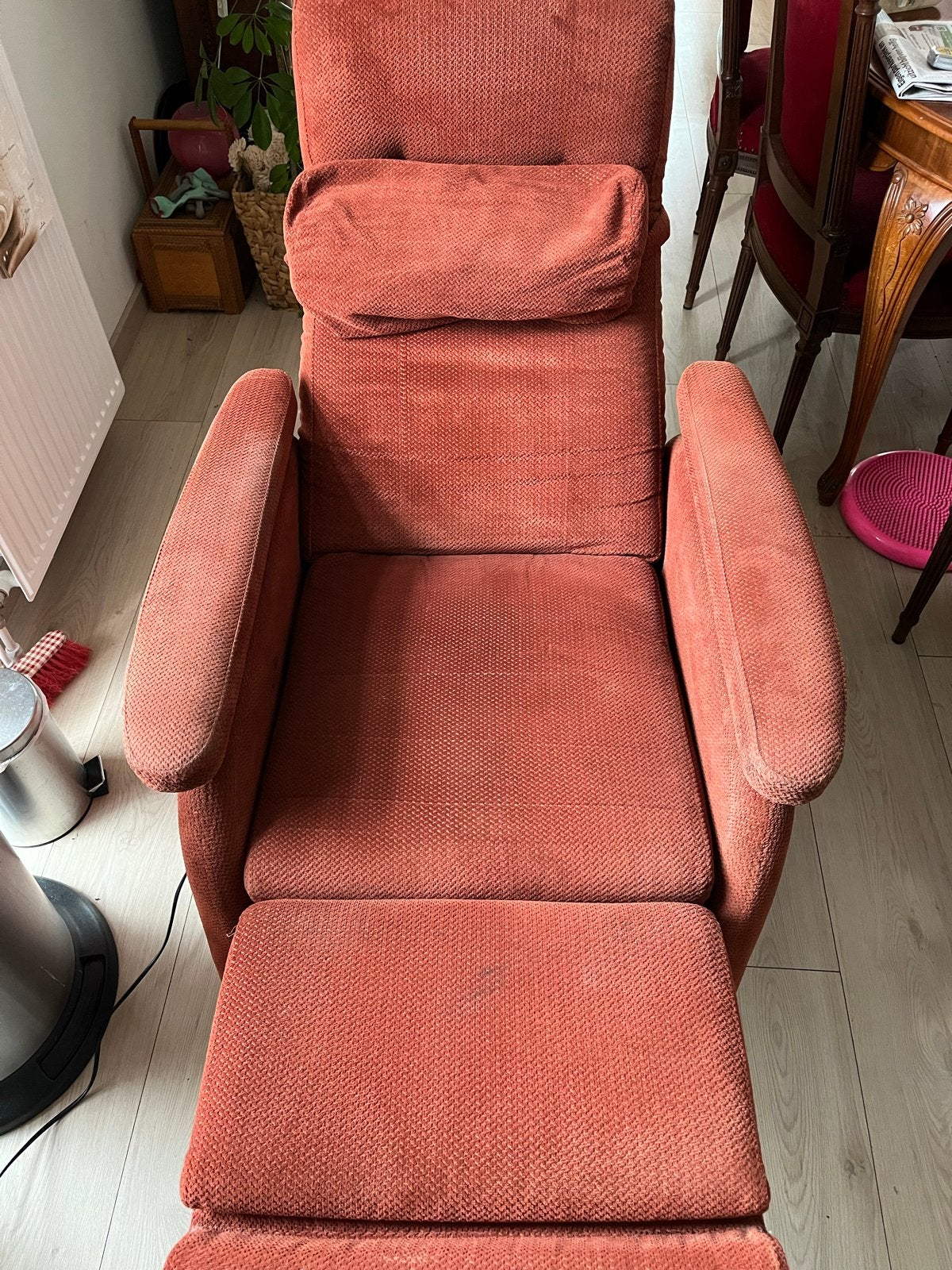 Comfortabele relaxfauteuil met sta-op functie - DOGE, Huis en Inrichting, Ophalen, Gebruikt, Stof, 75 tot 100 cm
