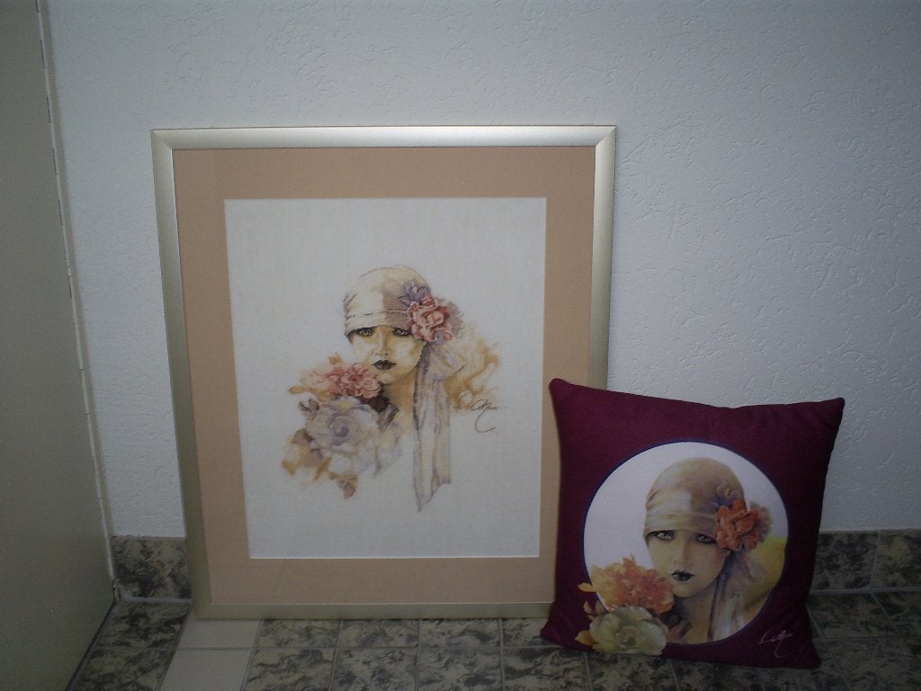 Geborduurd schilderij Sara Moon in lijst en kussen, Huis en Inrichting, Gebruikt, 50 tot 75 cm, Ophalen of Verzenden, Schilderij