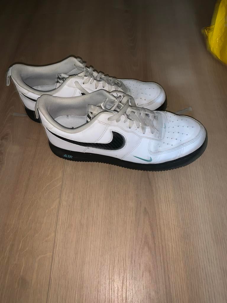 Nike Air Force 1 Low '07  Max Gross Wit met Zwart/Turquoise, Kleding | Heren, Schoenen, Wit, Ophalen of Verzenden, Sneakers of Gympen