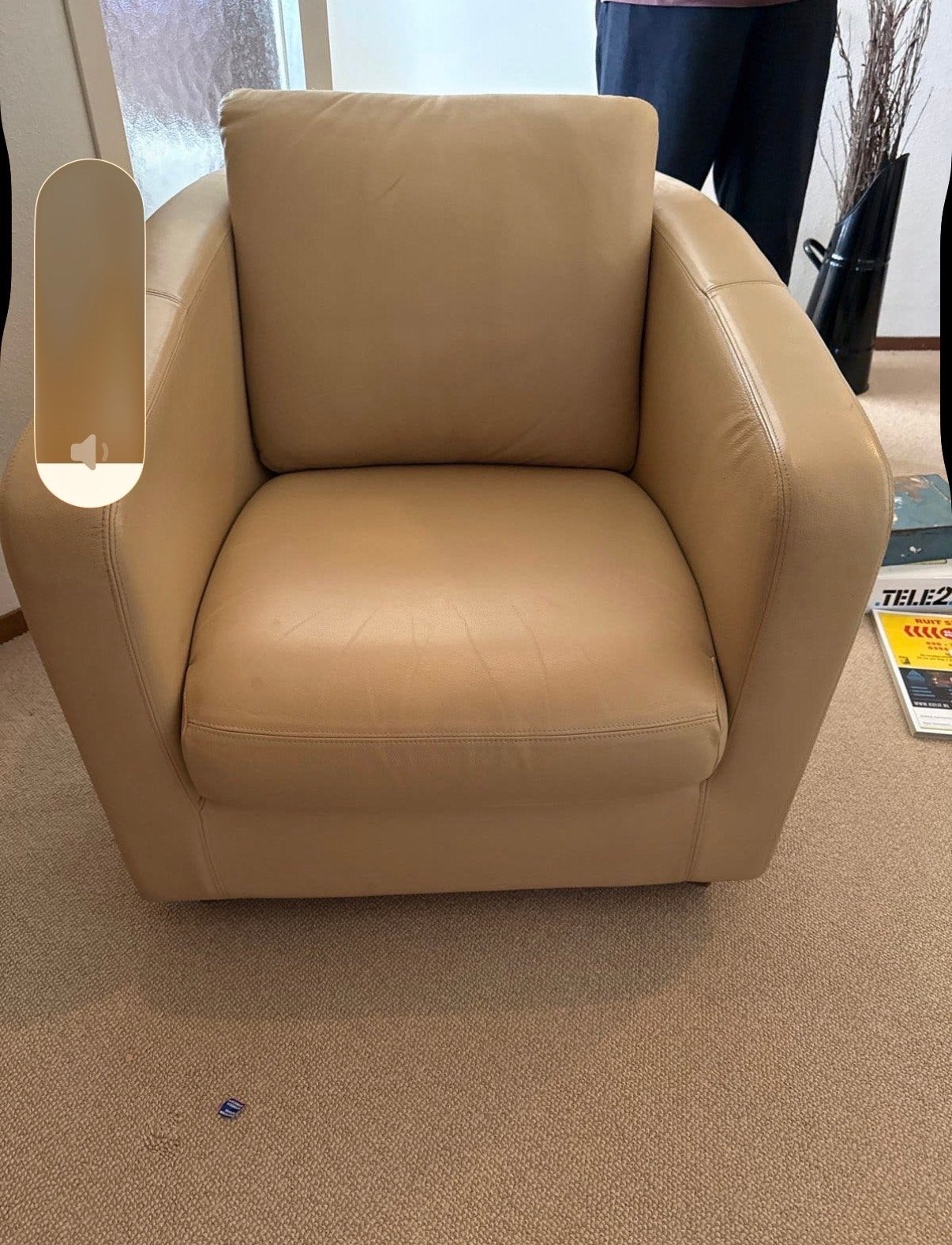 Comfortabele crèmekleurige leren kuipstoel, Huis en Inrichting, Gebruikt, Overige kleuren, Leer, Ophalen of Verzenden