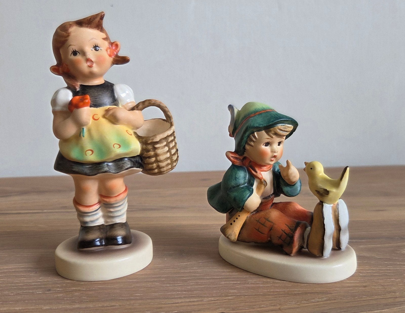 Goebel Hummel: Meisje moet mandje & Jongen, Verzamelen, Ophalen of Verzenden, Zo goed als nieuw