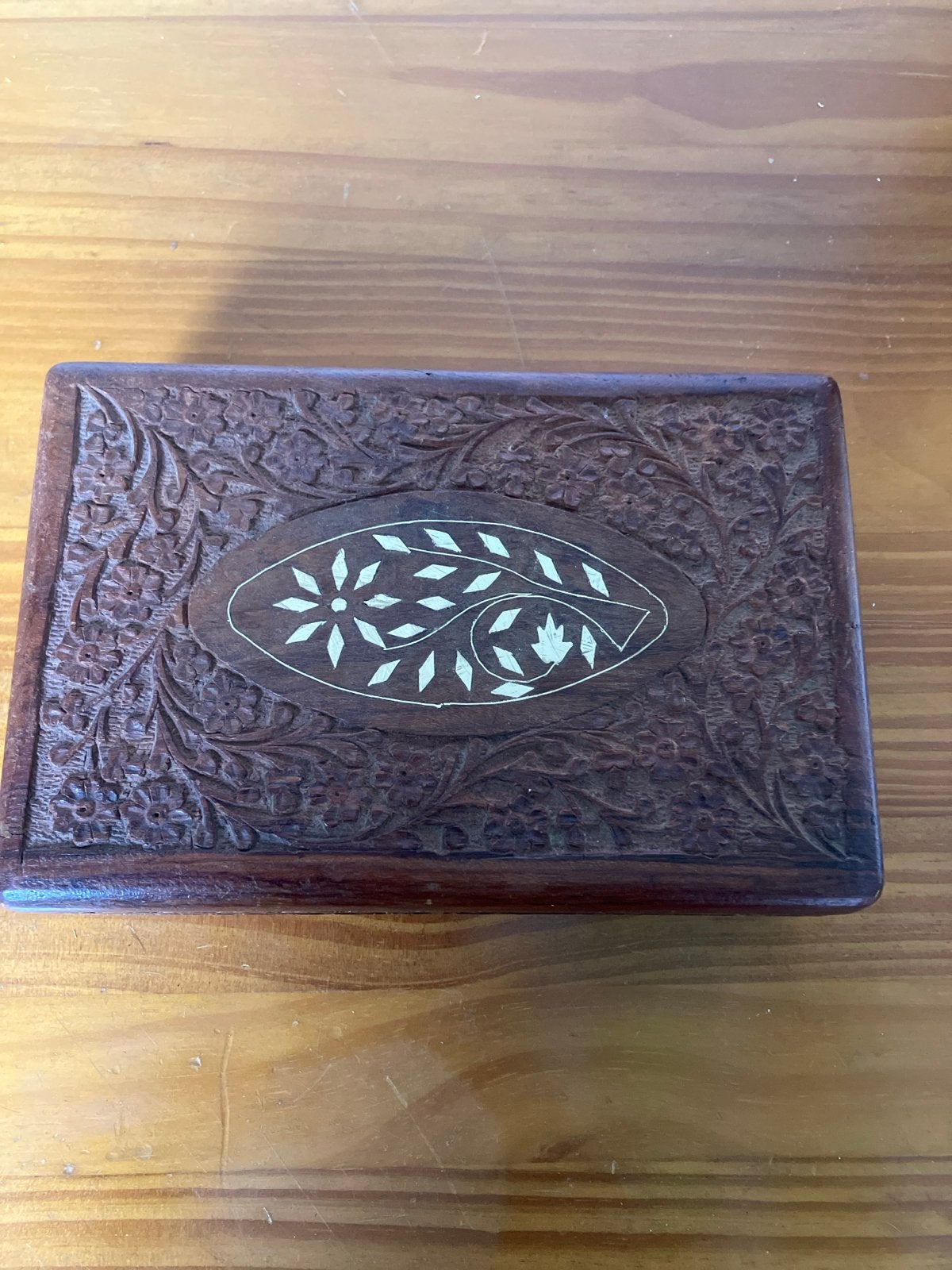 Handgesneden houten doosje met inlegwerk, Antiek en Kunst, Ophalen of Verzenden