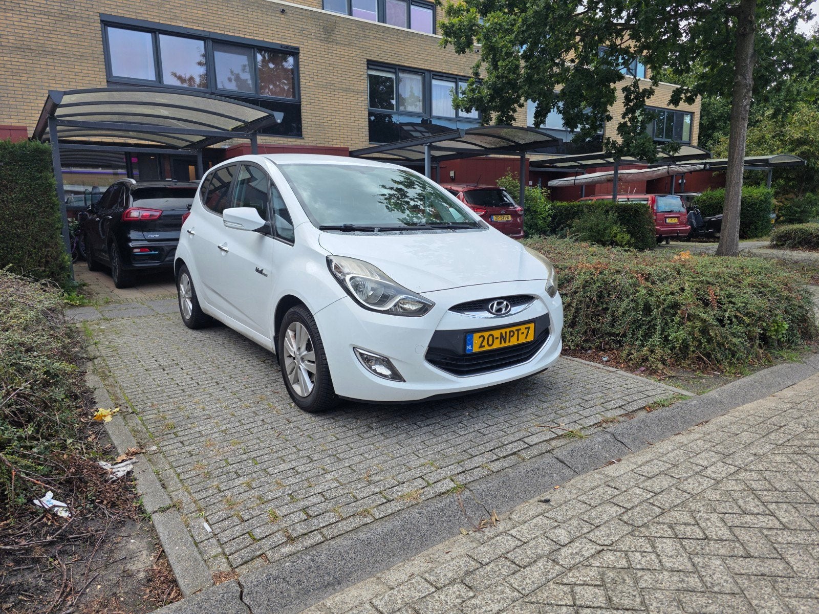Hyundai iX20 1.4 Cvvt 2010 Wit, Voorwielaandrijving, 4 cilinders, 1396 cc, 1153 kg
